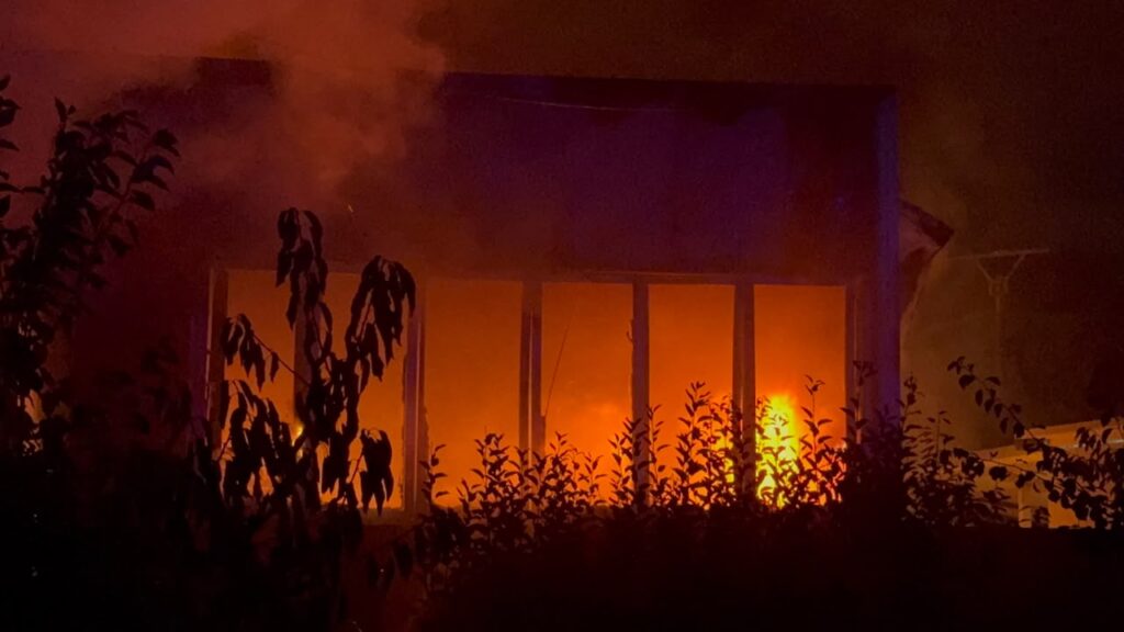 Për herë të dytë në pak kohë  përfshihet nga flakët fabrika e kafes në Pogradec