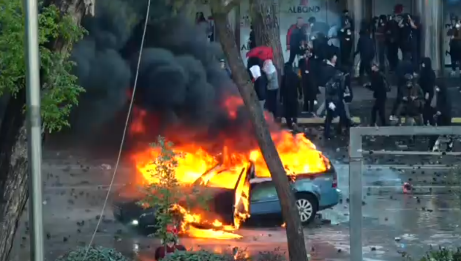  Mitraloz  fishekzjarresh kundër policisë  çfarë është pajisja e rrezikshme që u përdor në protestën e Tiranës dh