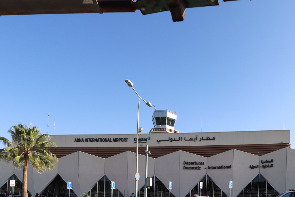 Arabia Saudite lëshon alarme për Abha n dhe Khamis Mushait in  pastaj njofton heqjen e tyre