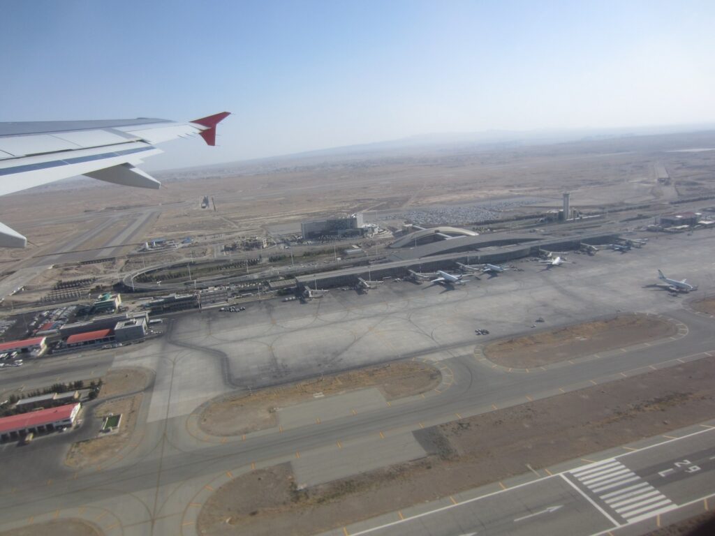 Fluturimet ndërkombëtare rifillojnë në aeroportin Imam Khomeini të Teheranit pas 40 ditësh pezullimi