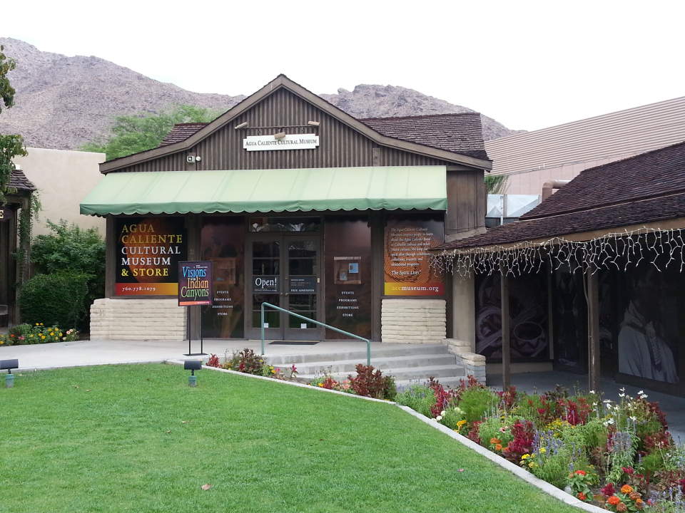 «A Beauty That Endures»  mbi 50 piktura të rralla të artistëve indigjenë hapin ekspozitën e re në Palm Springs