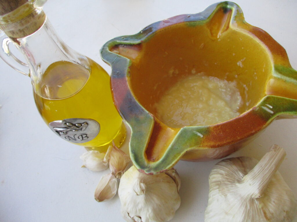Aioli klasike provençale — salca franceze me hudhër dhe vaj ulliri
