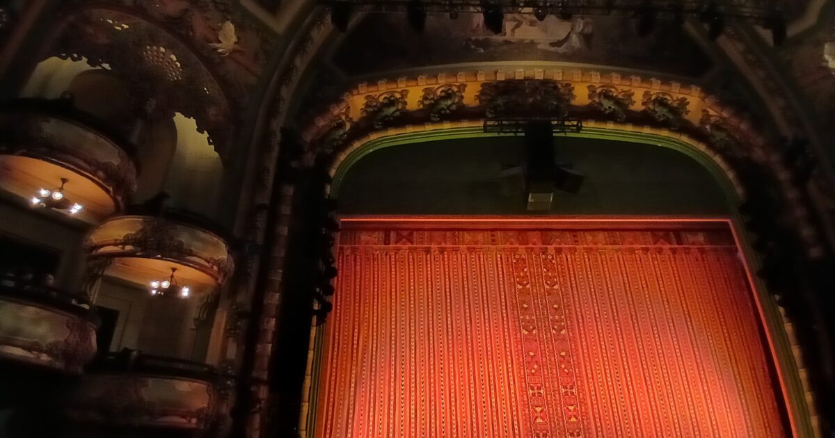 New Amsterdam Theatre, shtëpia e muzikalit Aladdin në Broadway