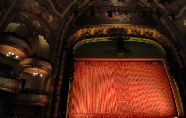New Amsterdam Theatre, shtëpia e muzikalit Aladdin në Broadway
