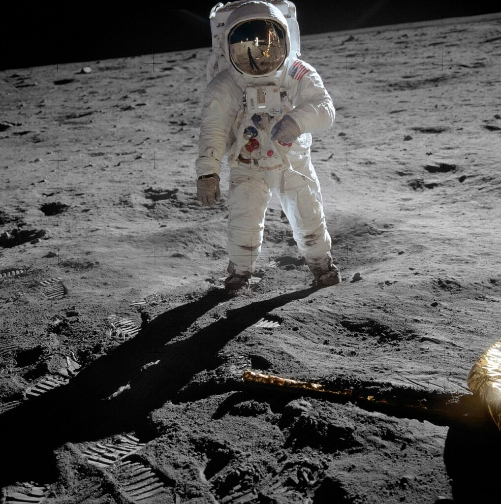 Ankandi  Perspectives  i Leitz it  printi ikonik i Buzz Aldrin it në Hënë del në shitje sot në Vjenë