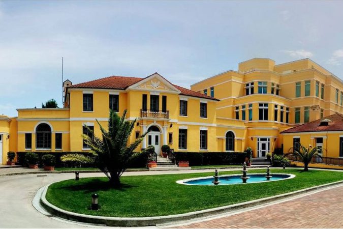 pranë institucioneve qever