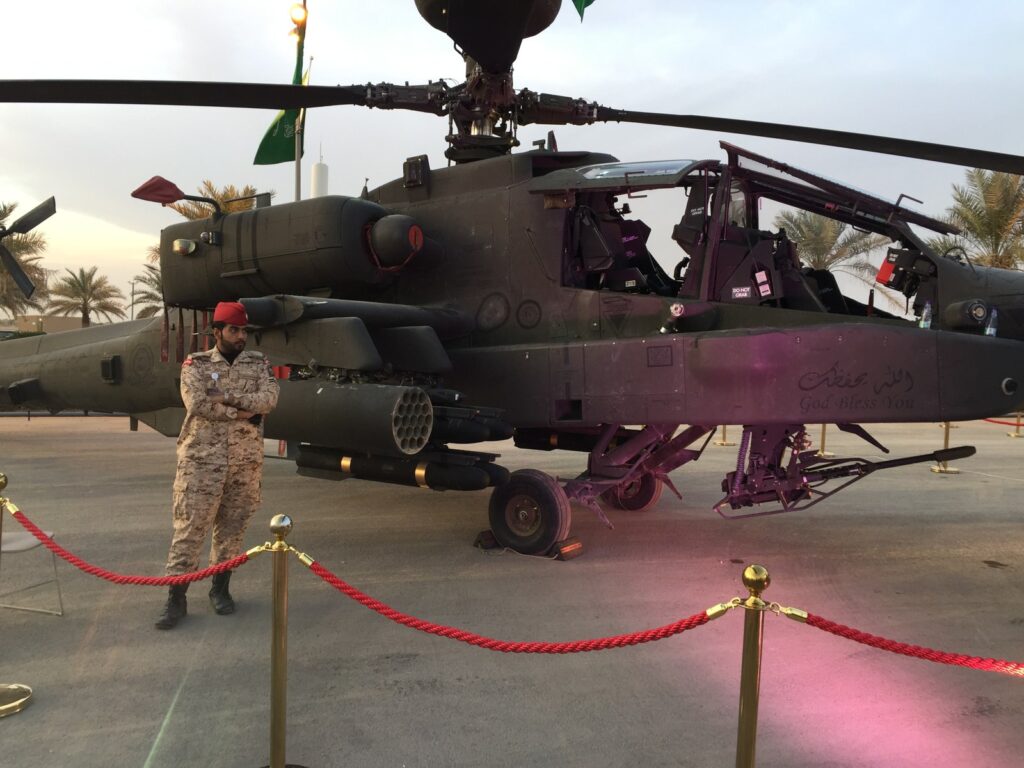 Huthi t pretendojnë se rrëzuan një helikopter sulmues saudit Apache pranë rajonit Najran në kufi me Jemenin