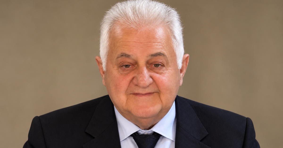 Lorenc Vangjeli: Lamtumirë ati im, Apostol!