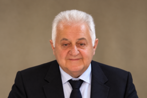 Lorenc Vangjeli: Lamtumirë ati im, Apostol!