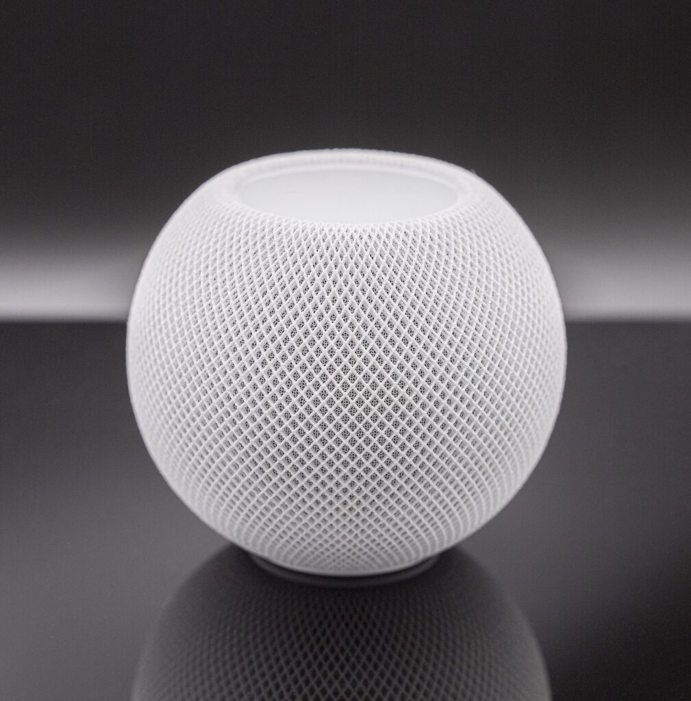 Apple pritet të prezantojë produkte të reja për shtëpinë inteligjente me Siri n e përmirësuar me inteligjencë artificiale