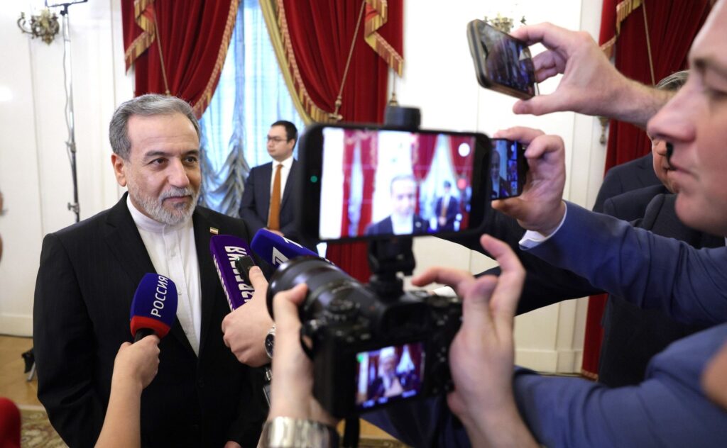 Araghchi  Irani i përcolli përmes Katarit një propozim shtatëditor për rihapjen e Hormuzit  vendimi i takon Uashingtonit