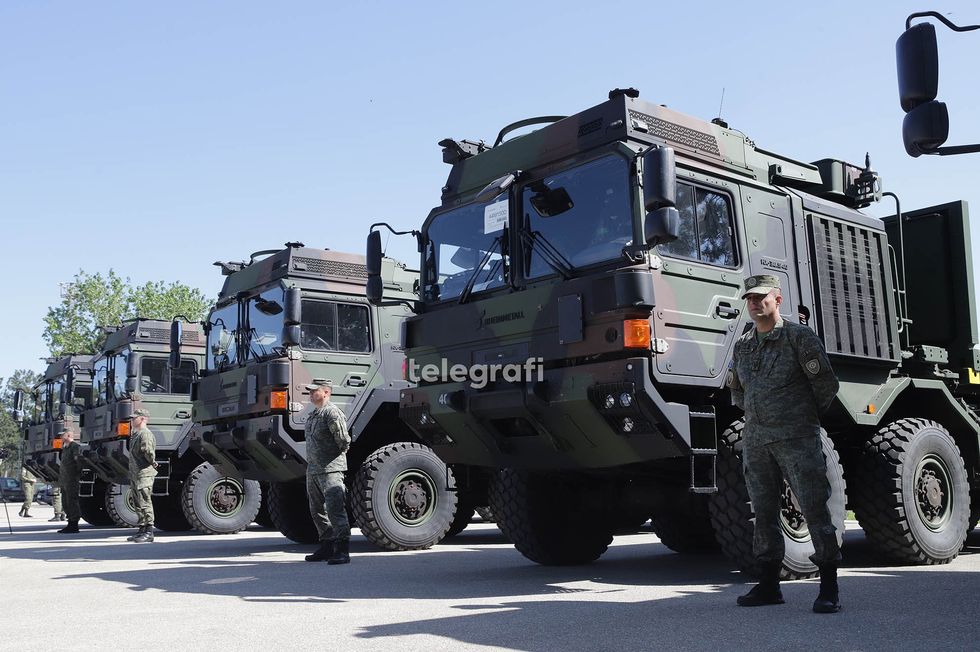 FSK ja pranon 12 kamionë të rinj ushtarakë  flota logjistike arrin në 35 automjete