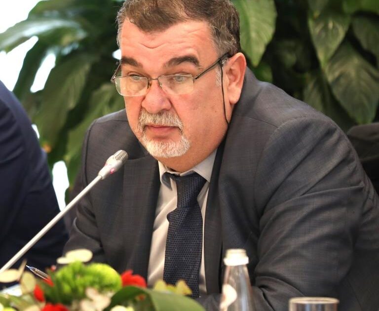 statusin “Dëshmor i Atdheut”,