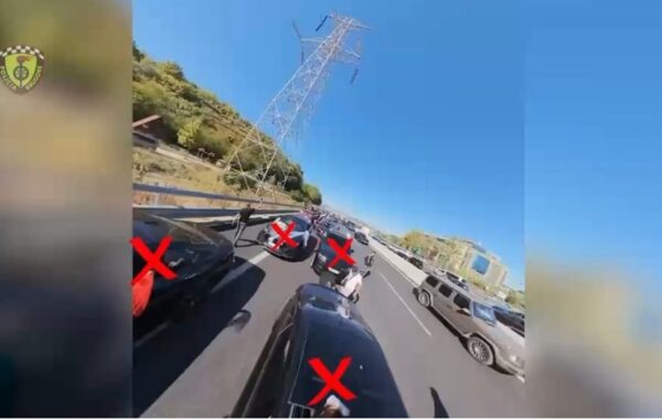 Bllokuan për ‘aheng’ autostradën Tiranë-Durrës, Rrugorja