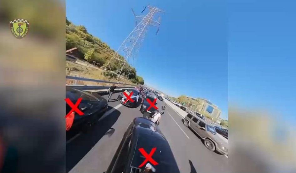 Bllokuan për ‘aheng’ autostradën Tiranë-Durrës, Rrugorja