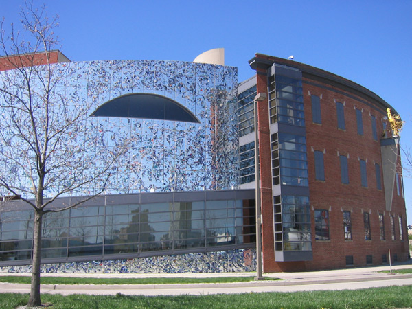 Hapet në Baltimore ekspozita «Flaunt  When Appearance Speaks»  veshja dhe zbukurimi kthehen në art