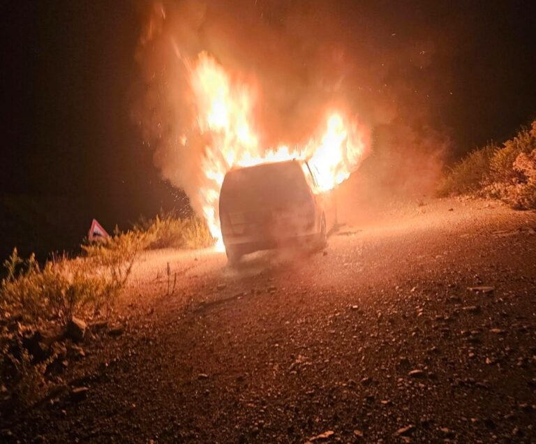 Automjeti merr flakë në lëvizje  shkrumbohet mjeti dhe plagoset rëndë drejtuesi