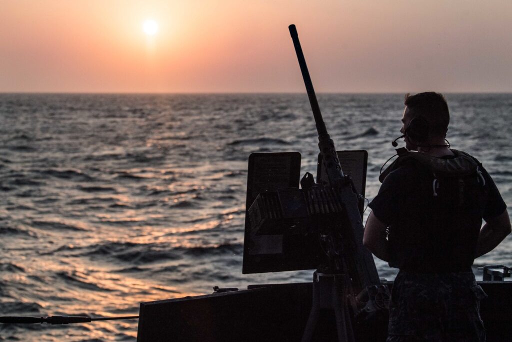 Koalicioni saudit nis kundër ofensivën për çlirimin e ngushticës Bab al Mandeb nga Huthi t