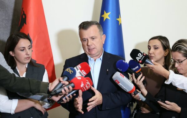 Balla sulmon prokurorin që liroi protestuesit: