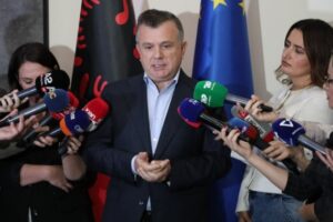Balla i bën thirrje PD-së: Mos