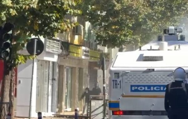 në Tiranë