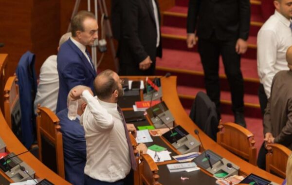 Jo 60 ditë, por