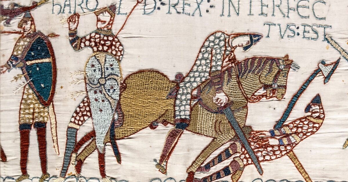 Detaj i Tapiserisë së Bayeux, skena 57 – vdekja e Haraldit (Public Domain, via Wikimedia Commons)