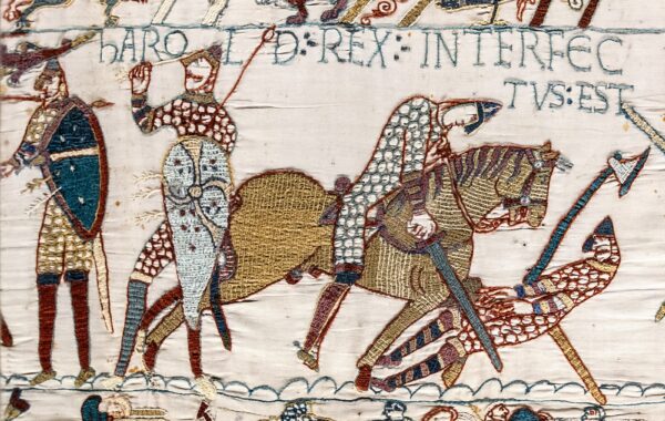Detaj i Tapiserisë së Bayeux, skena 57 – vdekja e Haraldit (Public Domain, via Wikimedia Commons)