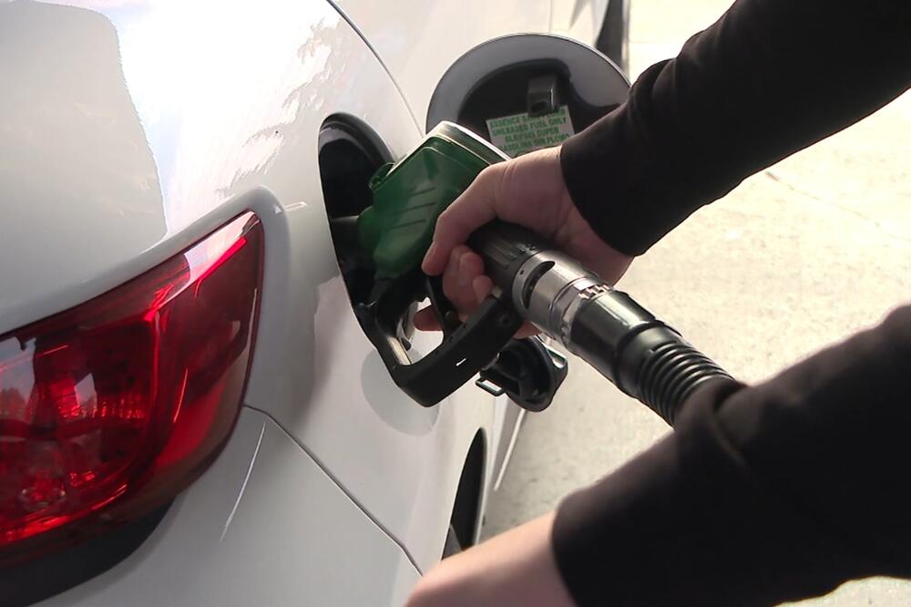 Benzina lirohet për 5 denarë nga mesnata  dizeli mbetet 99 denarë