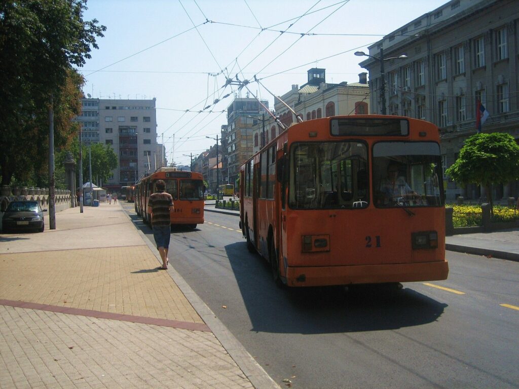 Beogradi në prag të kolapsit financiar  transportuesit shqyrtojnë ndalimin e pjesshëm të qarkullimit