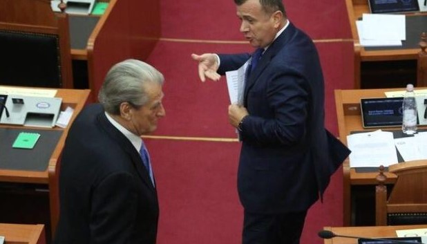  Nuk qëndrohet më në këtë Parlament    Berisha paralajmëron bojkot  Balla e këshillon  Uroj të mos e merrni atë ven