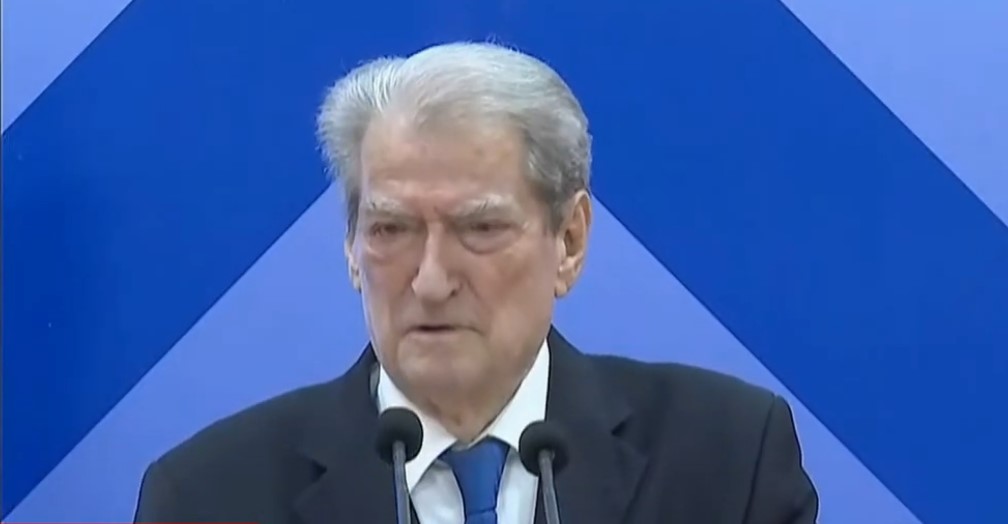 Dita e nesërme me dy protesta dhe taktikë populiste  PD para Kryeministrisë në mesditë  studentët në orën 14 00 te minis