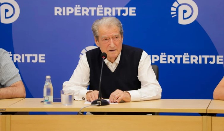  Për shkak të situatës po këshillohem me ju   Berisha mbledh Federatën e Opozitës dhe u ankohet  Rama po përdor 83 ma