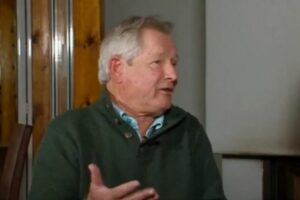 “Dhuna në protesta është joproduktive!”- Historiani