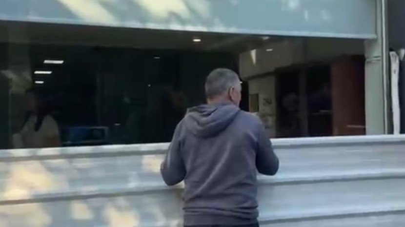 Protestat e dhunshme  bizneset në Tiranë marrinmasa sigurie dhe forcojnë subjektet me mbrojtëse hekuri në dritare