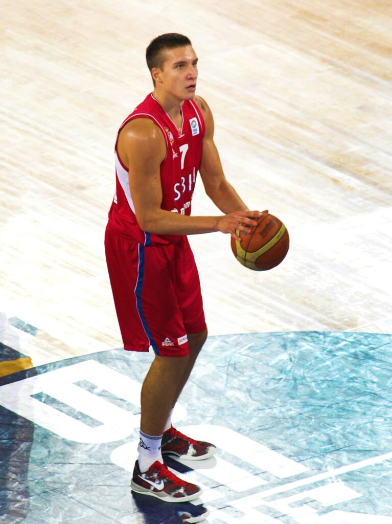 Natё e përzier për serbët në NBA  Hjustoni i Bogdanoviqit mposht San Antonion 114 110  Majami i Joviqit bie ndaj Detroitit