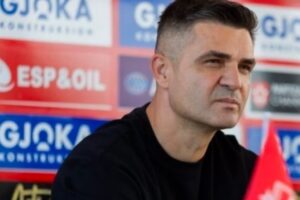 në derbi