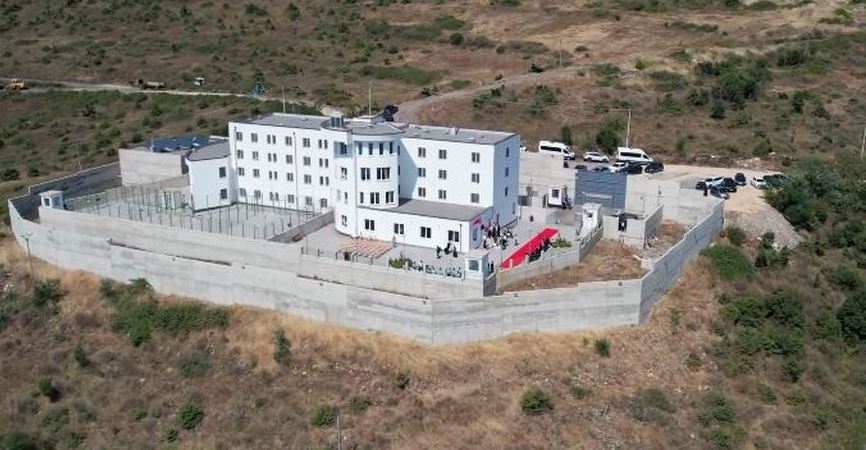 Në burg