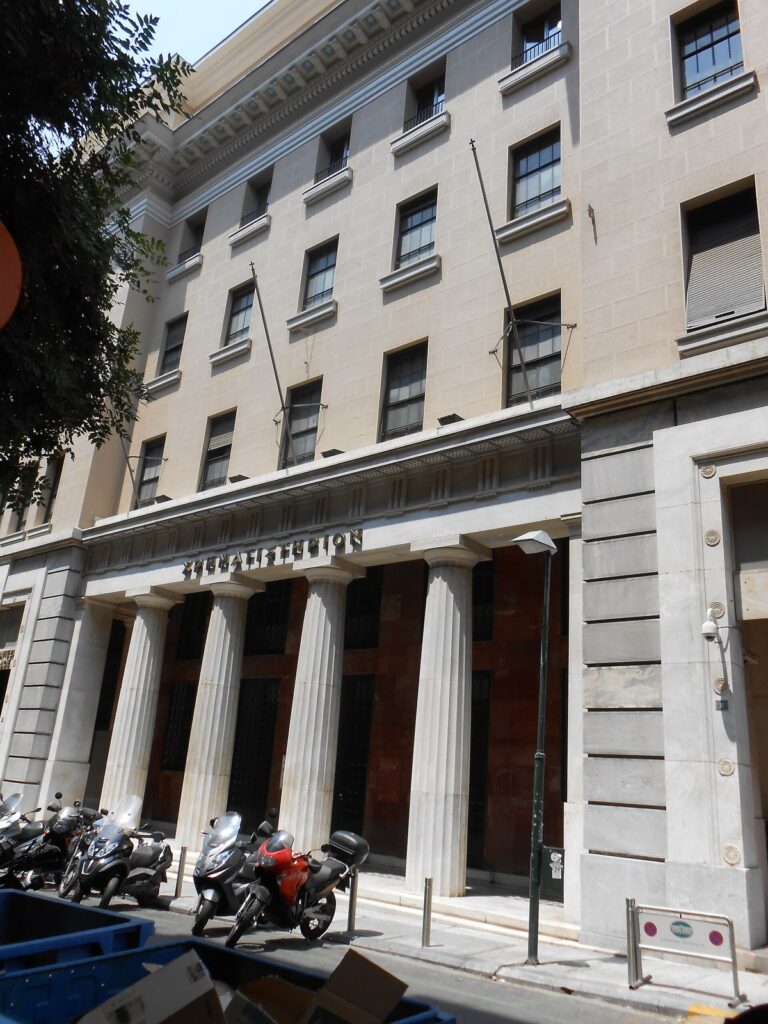 Bursa e Athinës mbyll javën në nivelin më të ulët tremujor  indeksi  2 22   bankat udhëheqin rënien