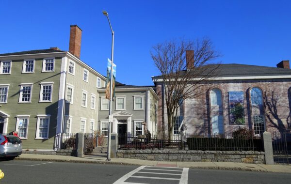 Ndërtesa e Muzeut Cape Ann në Gloucester, Massachusetts — foto: Daderot, CC0, Wikimedia Commons