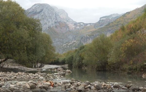 Lumi Cijevna (Cemi) në Alpet Shqiptare, pranë kufirit me Malin e Zi (Foto: RTCG)