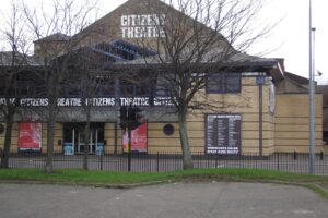 Fasada e Citizens Theatre në Gllasgou (foto: Chris Haikney, CC BY 2.5, Wikimedia Commons)