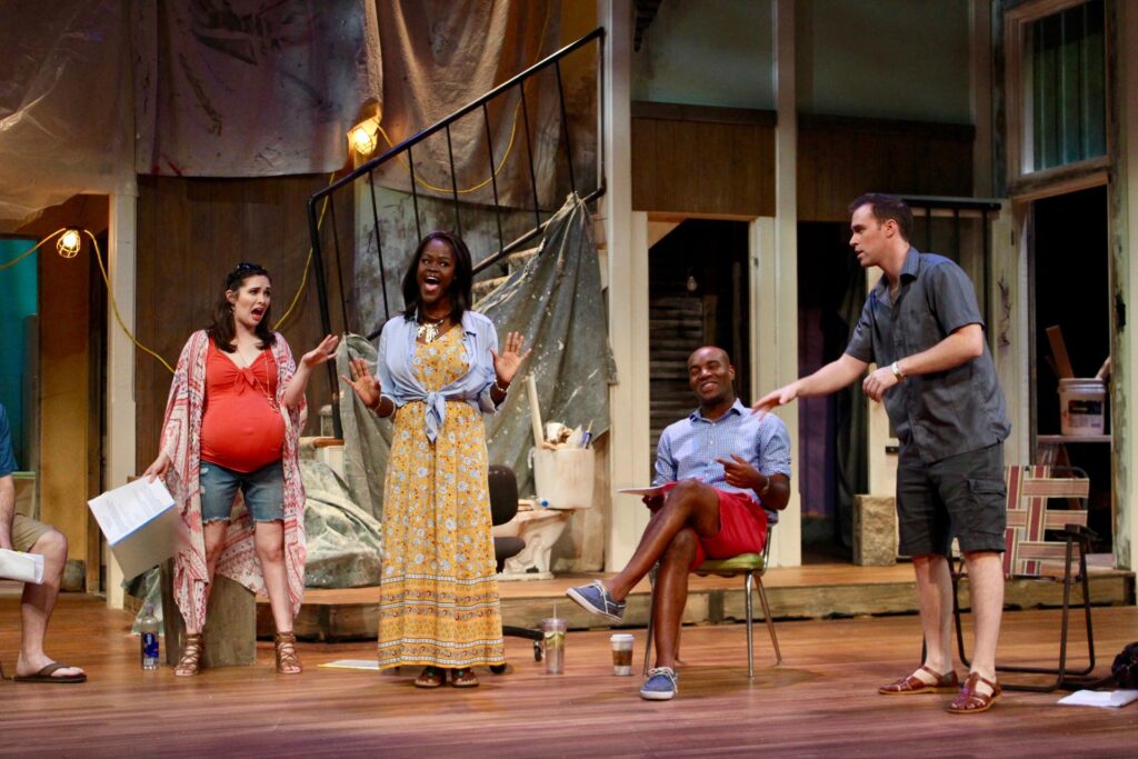 «Clybourne Park» në DreamWrights  drama fituese e Pulitzer it e Bruce Norris it përballë racës dhe një shtëpie në Çikago  50 vjet larg