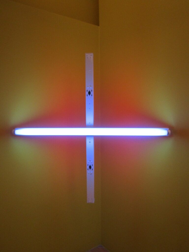 Dan Flavin mbledh në Paris të nëntë «çiftet europiane»  seria e plotë e dritave fluoreshente hapet sot në Le Bourget  për herë të parë në Francë