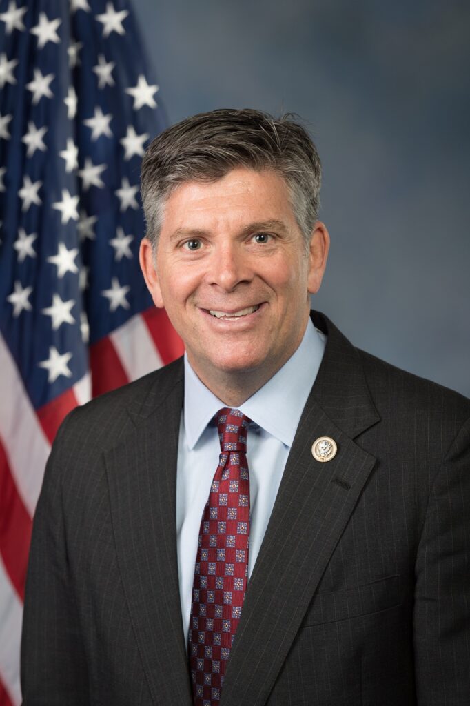 Trump mbështet Darin LaHood dhe republikanët e tjerë të Illinois it për zgjedhjet e mesmandatit