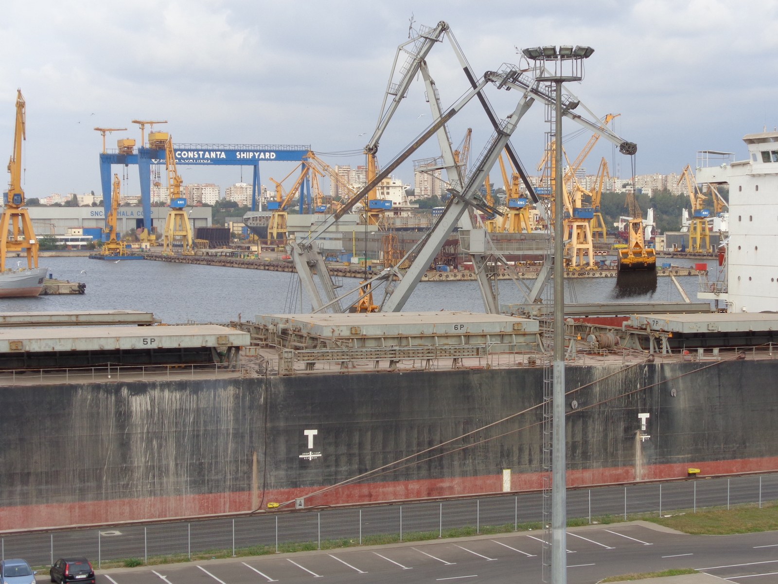 Anije mallrash në një port të Detit të Zi (foto arkiv)