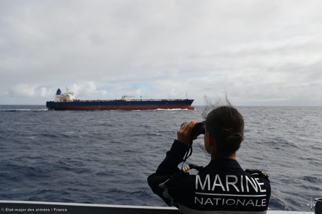 Marina franceze ndalon në Oqeanin Indian cisternën DF Peak të flotës hije ruse