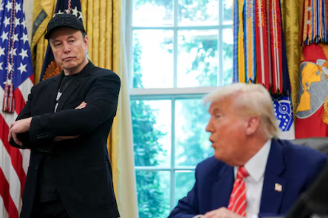 Trump telefonon Musk  i kërkon të heqë kufizimet mbi përdorimin e Starlink nga Ukraina