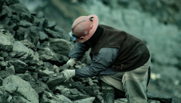 Industria e qymyrit në Donbasin e pushtuar ka rënë  propaganda ruse premton robotizimin e minierave
