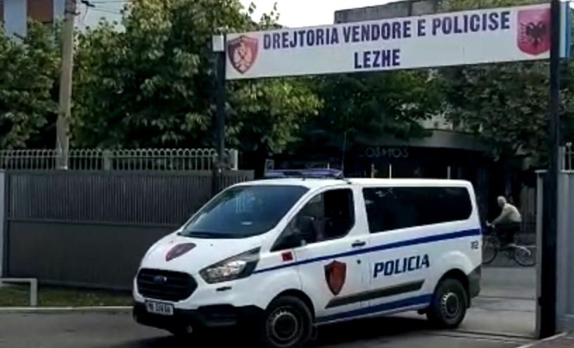 Tentoi të largohej nga Shqipëria pas plagosjes së 22 vjeçarit dhe vjedhjes së makinës  ndalohet 47 vjeçari në Rinasi